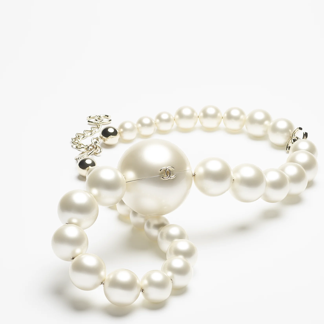 Pearl Necklace Minaudiere