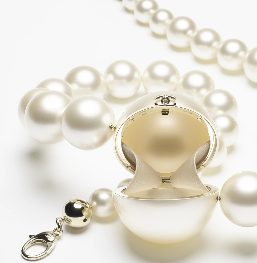 Pearl Necklace Minaudiere